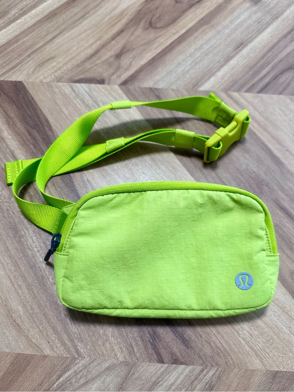 Lululemon Everywhere belt bag lime green crossbody purse fanny pack